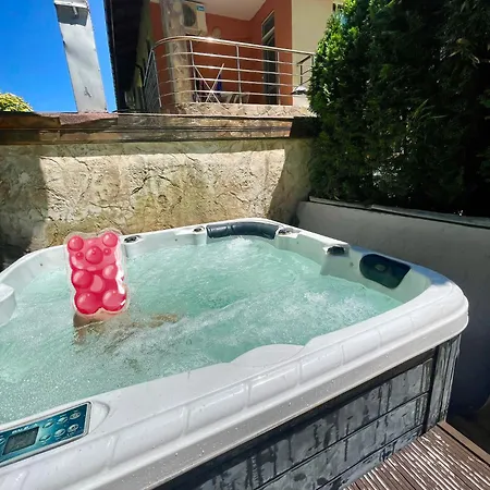 Cascadas Apartahotel *